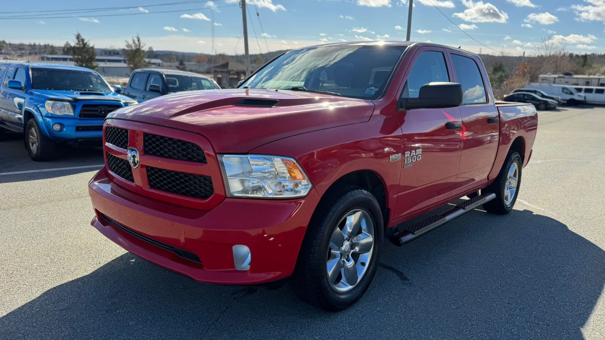 2019 Ram 1500 Classic Express Sport 4X4 Crew Cab 5'7"