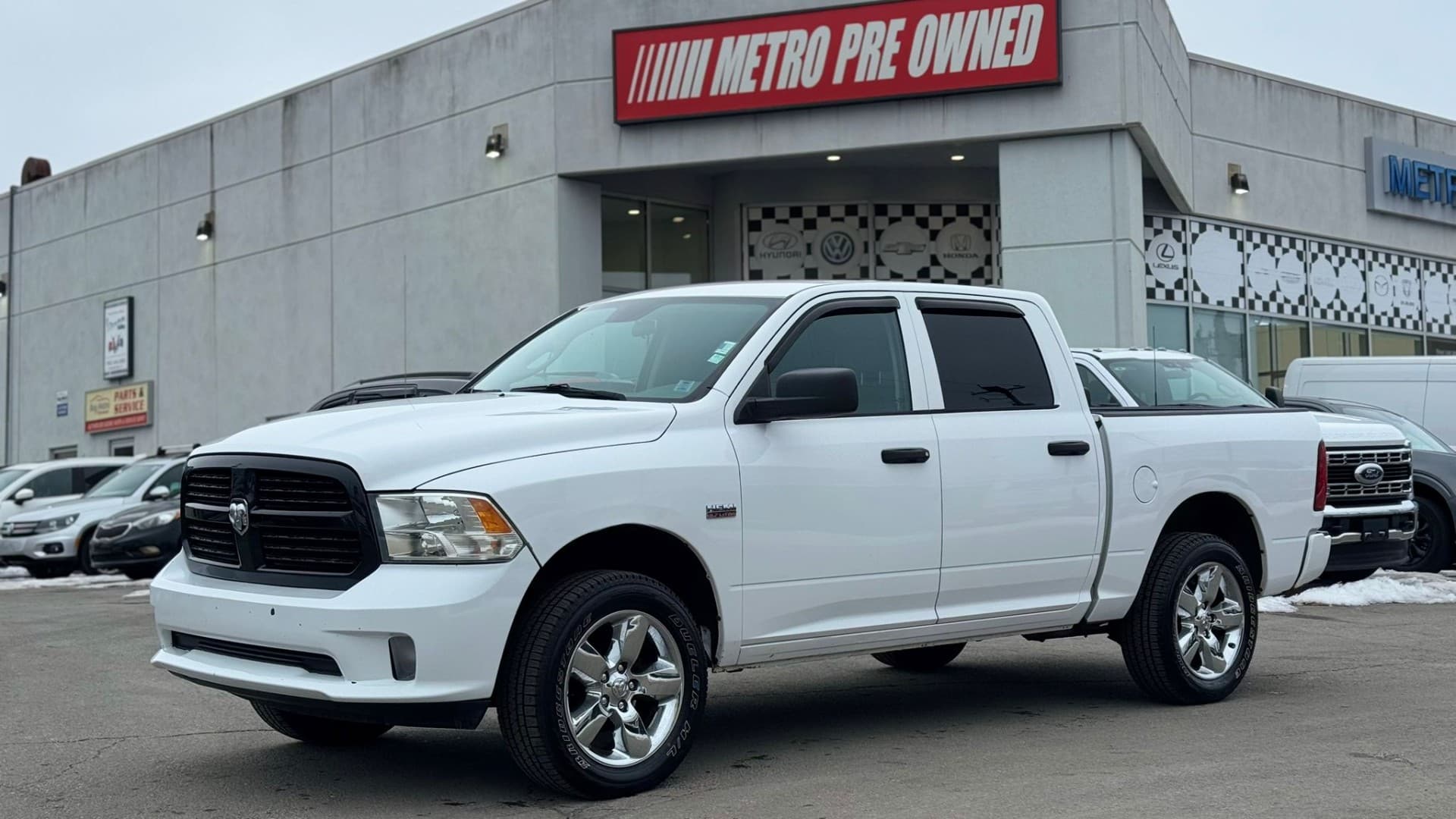 2018 Ram 1500 EXPRESS 4x4 Crew Cab 5'7" Box 5.7L HEMI V8
