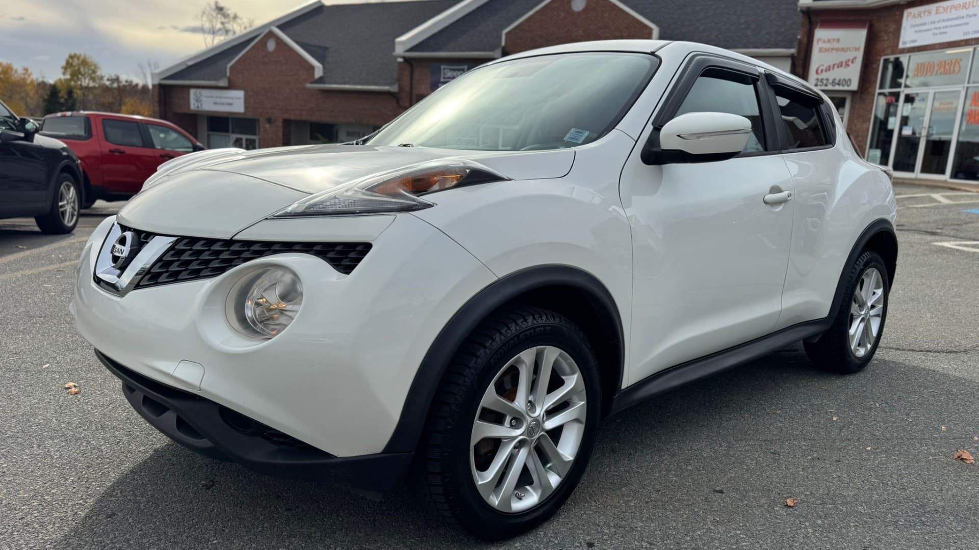 2015 Nissan Juke SV CVT FWD