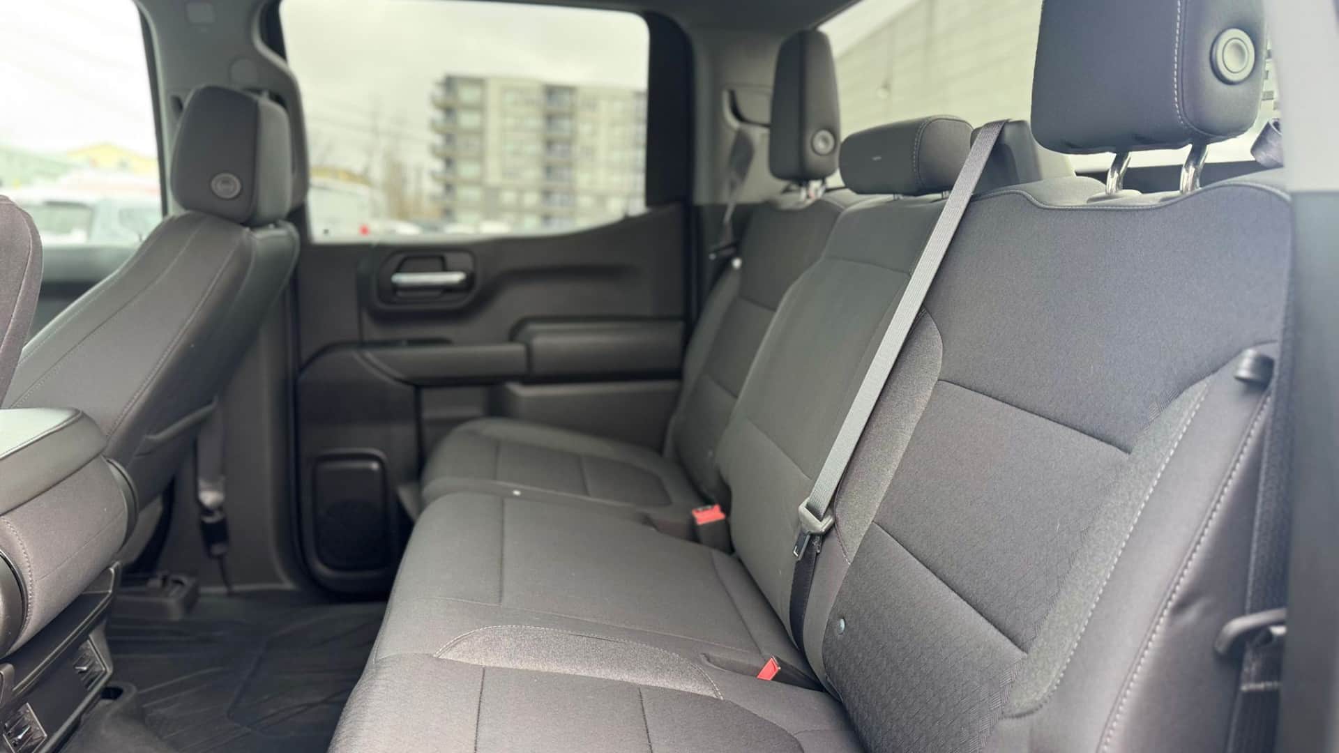 2022 Chevrolet SILVERADO LTD 1500 CUSTOM 4WD Crew Cab 157" thumbnail 20